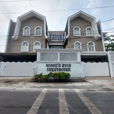 Nonie'S Huis Hotel Medan Exterior photo