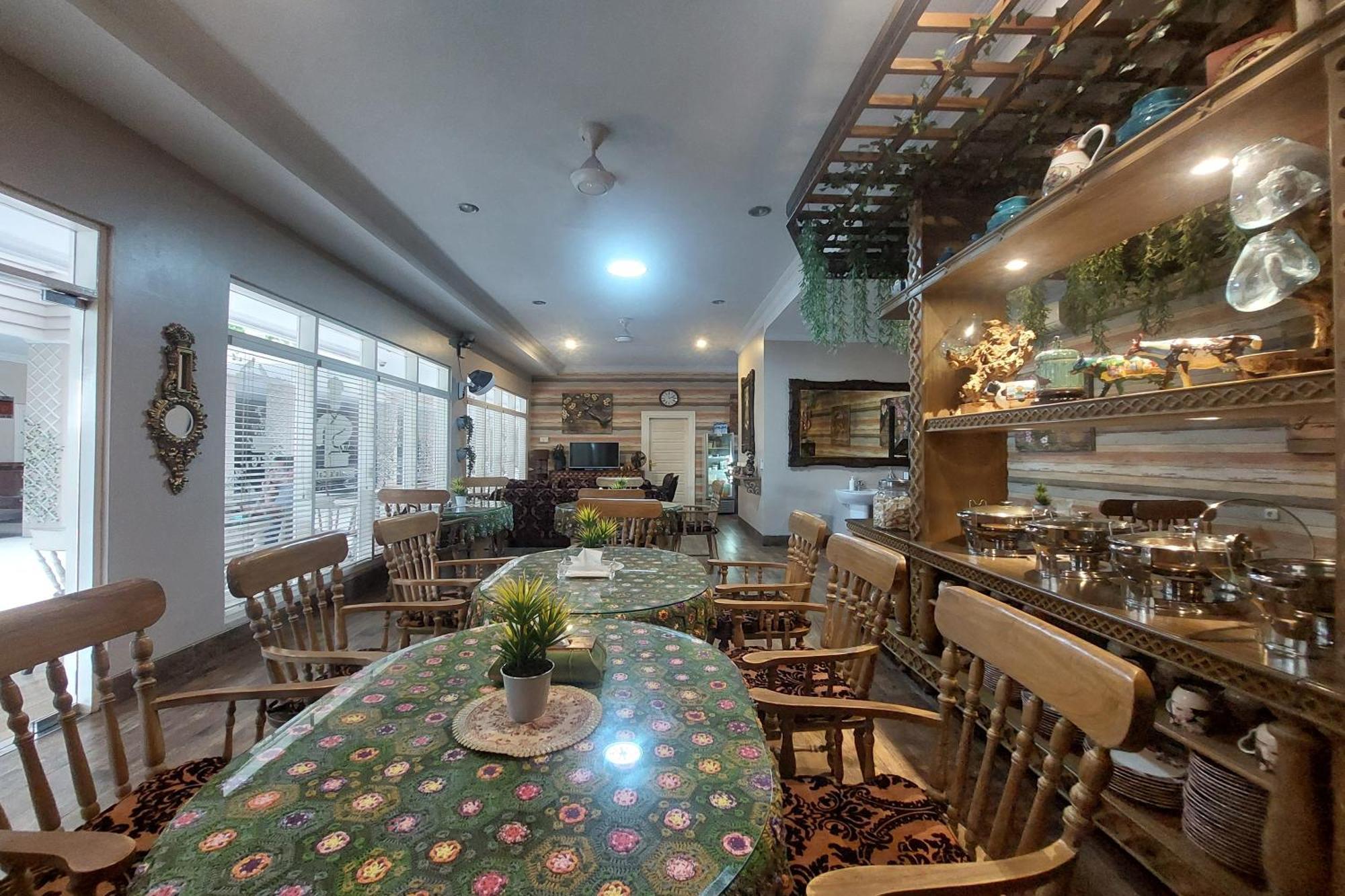 Nonie'S Huis Hotel Medan Exterior photo