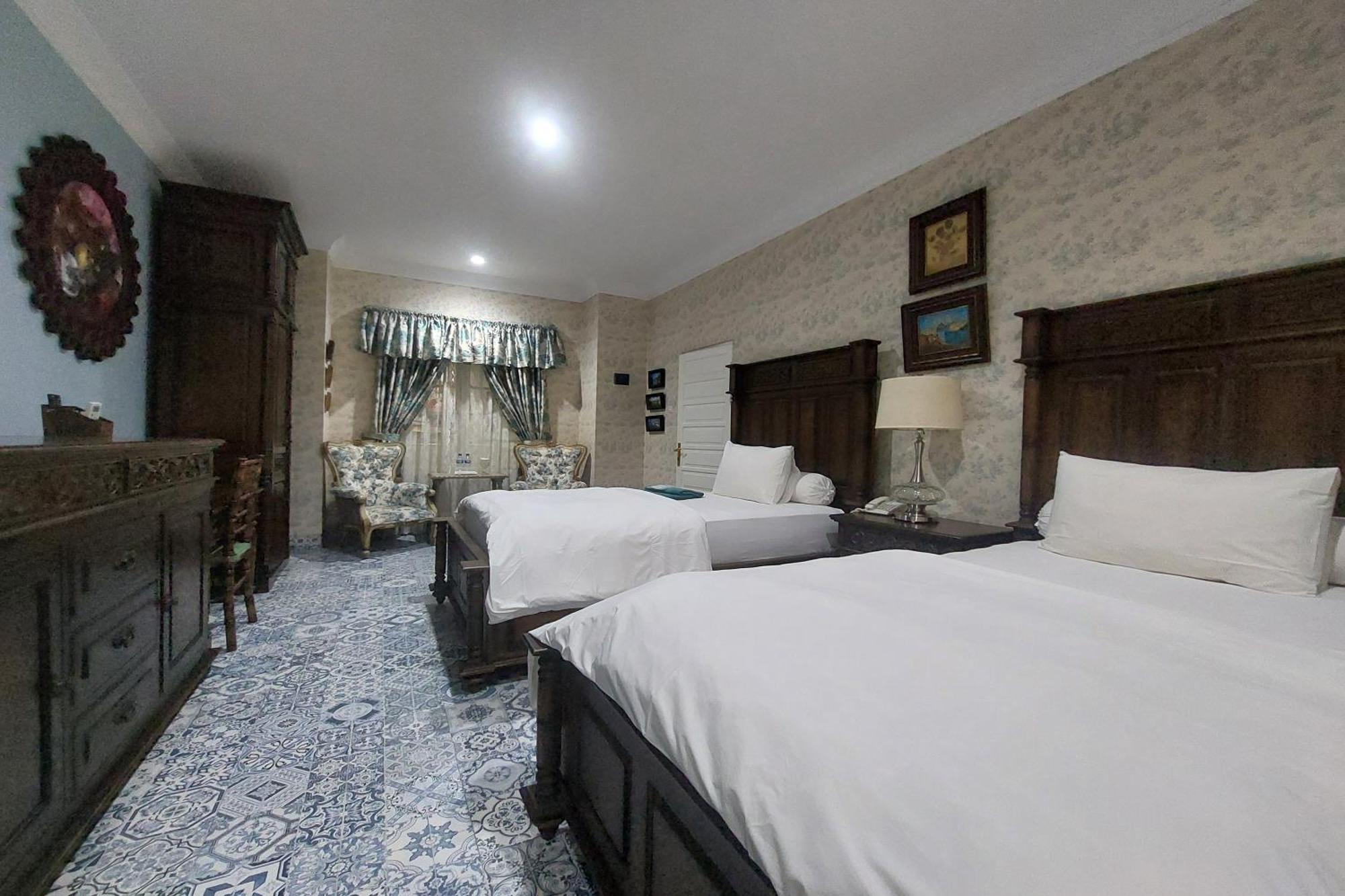 Nonie'S Huis Hotel Medan Exterior photo